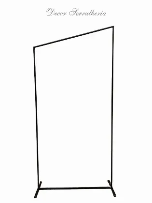  Estrutura/Painel desmontável Formato: assimétrico